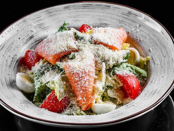 Б&Б Бар - Салат Цезарь с лососем