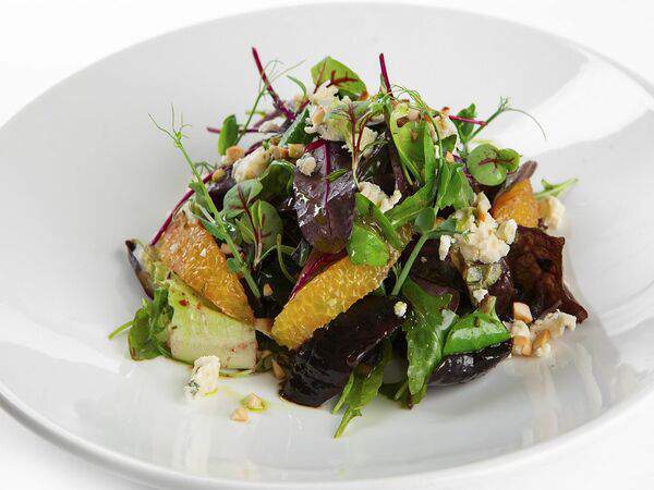 Труффальдино - Цитрусовый салат с мармеладной свеклой, фундуком и сыром Горгонзола