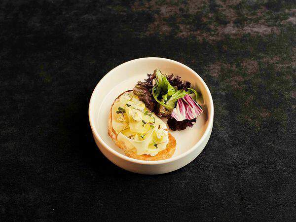 Bobrovsky bar - Брускетта с грушей и дорблю