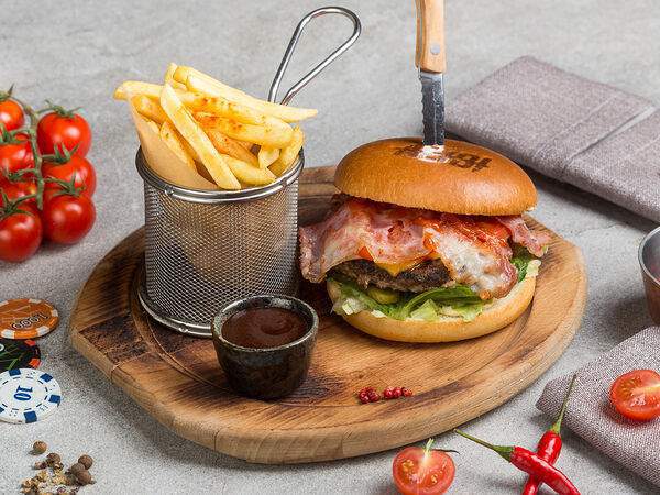 Alibi - Бургер с котлетой из мраморной говядины