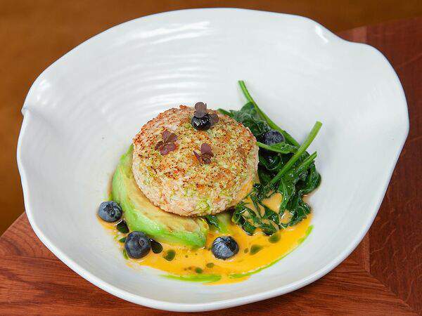 Koza Bistro - Краб кейк с авокадо и соусом Понзу