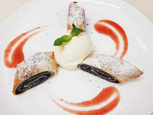 Trattoria Fettuccine - Маковый штрудель