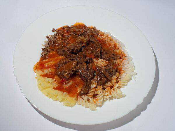 Тандыр - Гуляш из говядины с гарниром