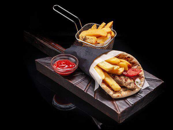 Греко гриль бар - Сувлаки-Хирино в пите