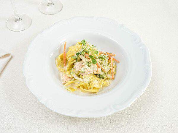 Сенкевич - Феттуччине с лососем в сливочном соусе