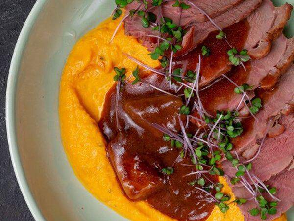 Duran Bar & Grill - Филе утки с муссом из моркови