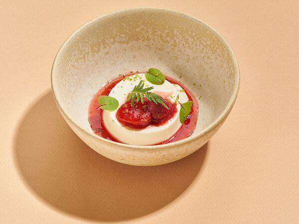 Мука & Вода - Панна котта с конфитюром из айвы и фейхоа