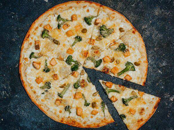 Огонёк - Пицца с сёмгой, брокколи и каперсами