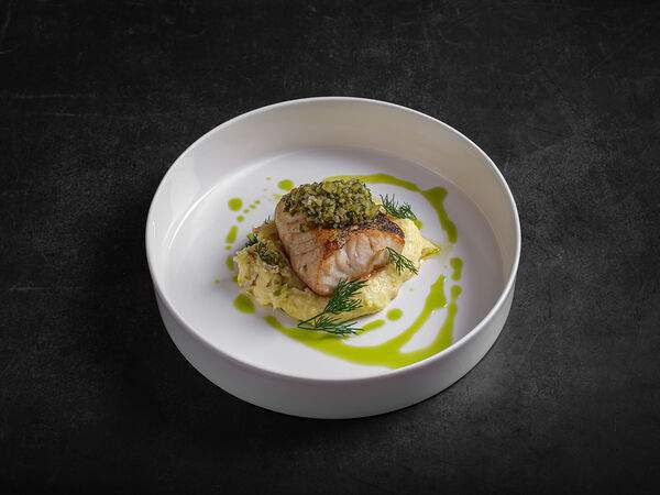 More & More - Волжский судак с картофельным пюре и огуречной сальсой