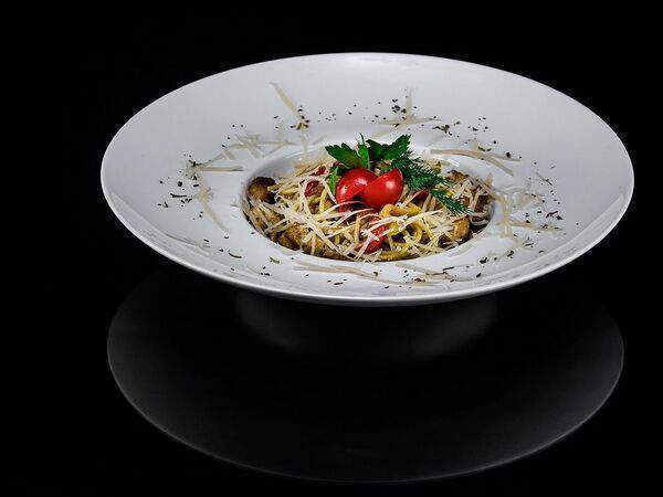 Raymond Rest - Спагетти с куриным филе и овощами