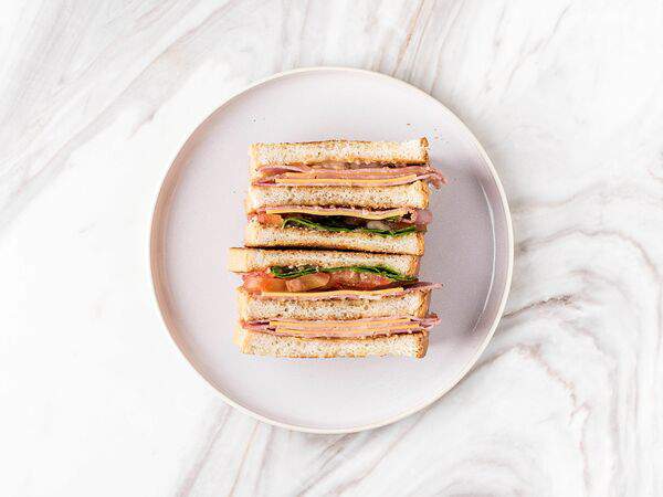 Aroma - Сэндвич с ветчиной и сыром