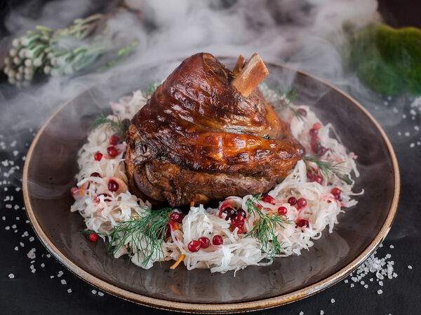 Jager restopub - Свиная рулька, томленная в пшеничном пиве