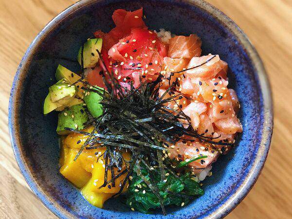 Wong Kar Wine - Поке с лососем и манго