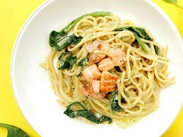 Maccheroni - Спагетти с лососем и шпинатом