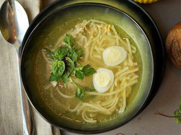 Yellow Cafe - Консоме из курицы с домашней лапшой