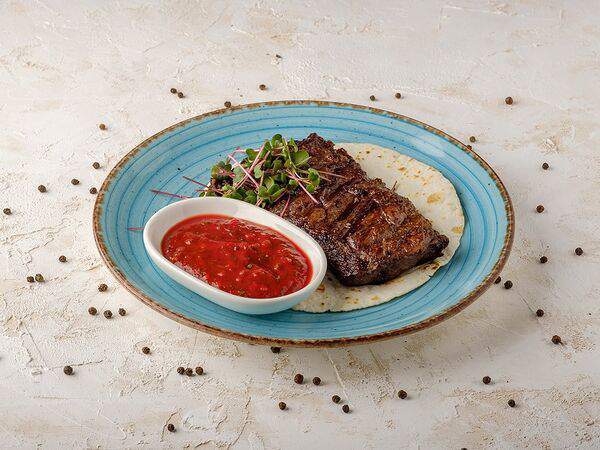 Гранат - Стейк Мачете с соусом грин пеппер