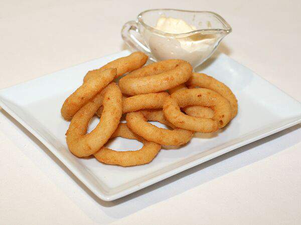 Пингвин - Луковые кольца с чесночным соусом