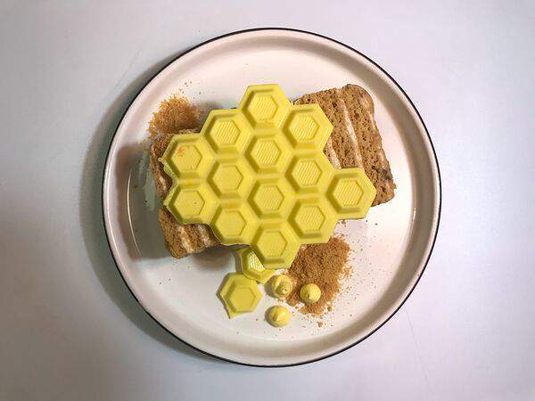 Трактир белый - Карамельный медовик