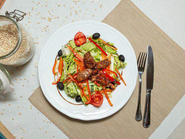 Плюшкинъ - Салат теплый с куриной печенью