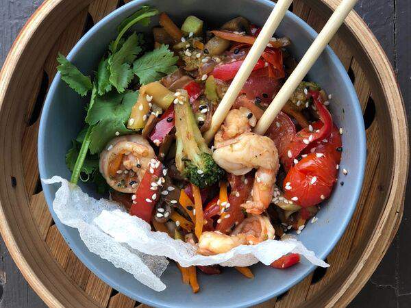 Bruce & Lee - Креветки Стир-фрай, обжаренные с овощами в кокосовых сливках