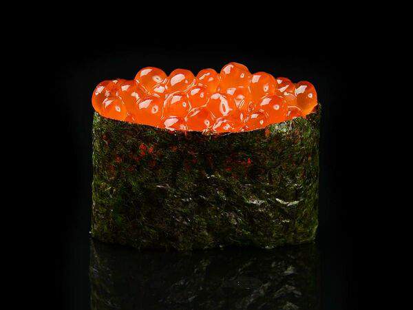 Pelican - Суши гункан с икрой лосося