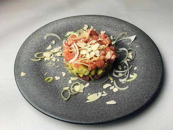 Vin Vin Concept Bar - Тартар из тунца и авокадо