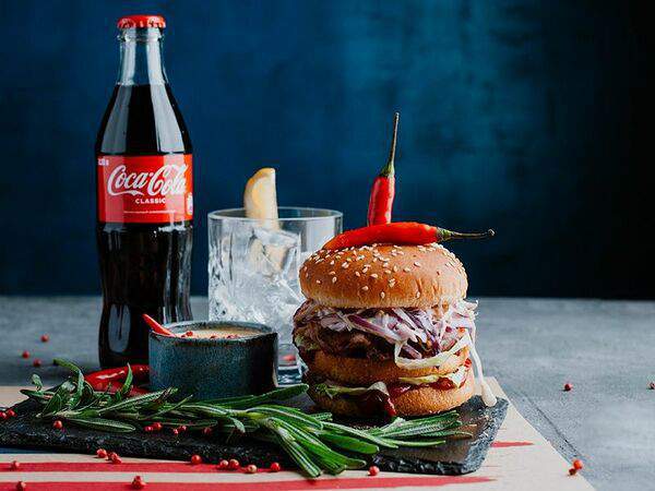 Молодость Kitchen & Bar - Бургер с рваной свининой