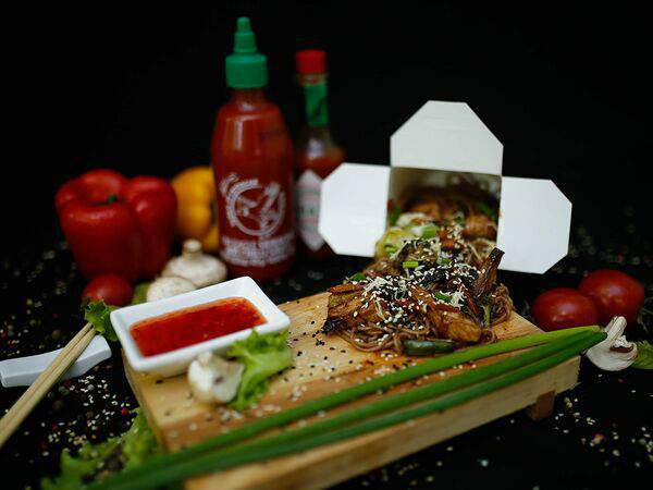 Катана - Соба со свининой в соусе Свит Чили