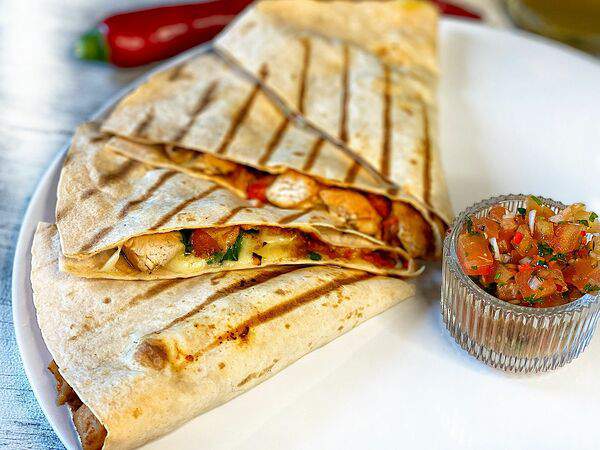 Loft cafe - Кесадилья с курицей