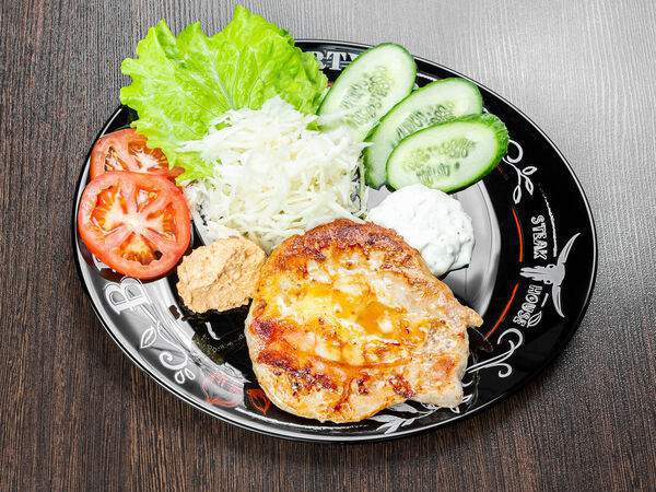 Кафе-гриль Serbia - Cвинoй стейк с беконом