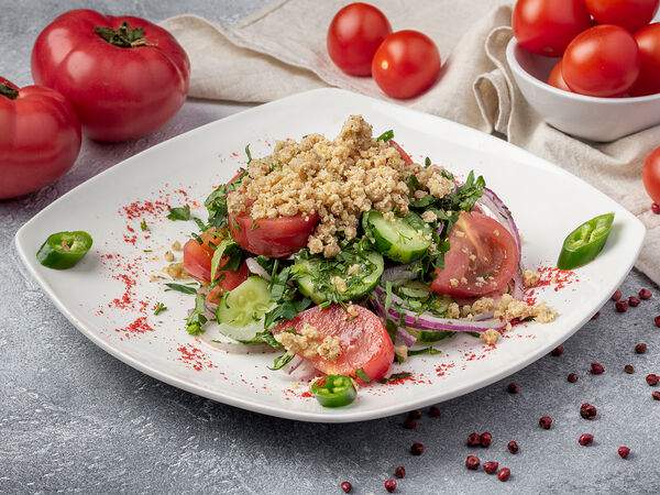 Хинкальная Лазика - Салат по-грузински с грецкими орехами