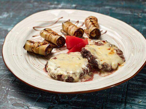 Шеннон - Мраморная говядина с рулетиками из баклажанов