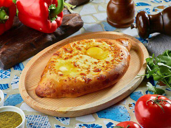 Квеври - Хачапури по-аджарски на компанию