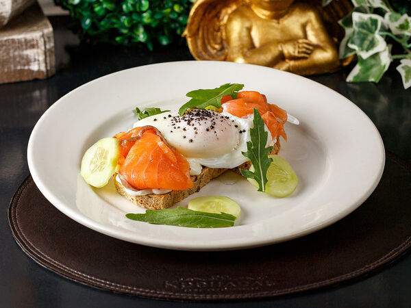 Крендель - Яйцо пашот с лососем