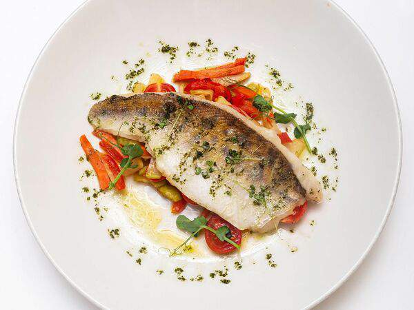 АндерСон - Судак на подушке из овощей и соусом из трав
