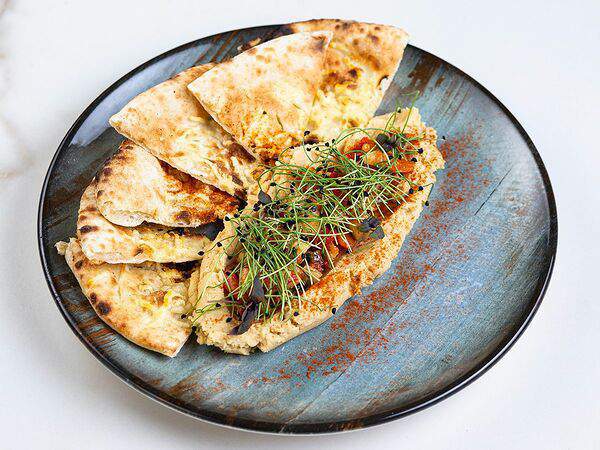 Holy place - Хумус, овощи на огне и пита