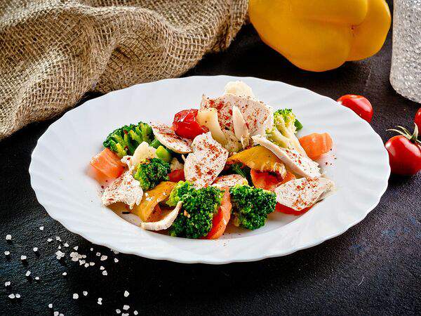 Salat - Овощи на пару с куриным филе