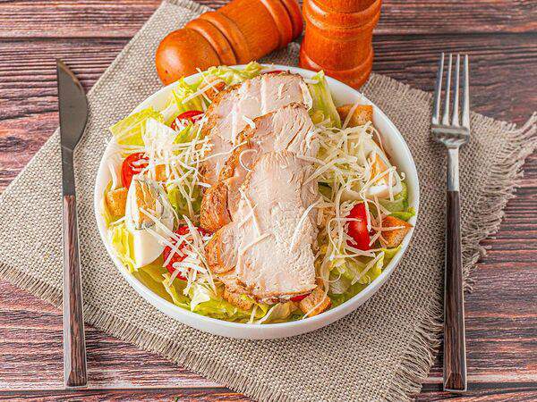 Мировая кухня - Салат Цезарь с курицей