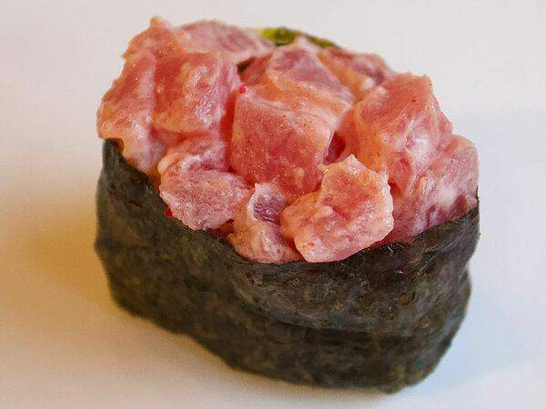 Рыбы бы - Гункан с тунцом и чукой