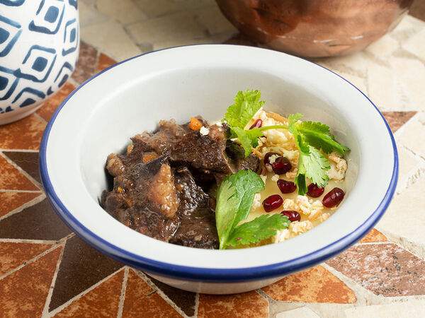 Ezo - Томленые телячьи щечки с картофельным кремом и сыром сулугуни