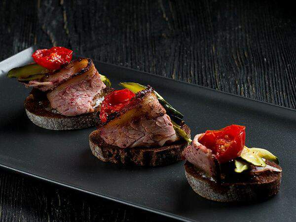 BUNKER - Тапасы с пастрами