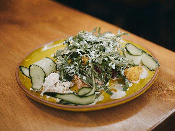 Кран Диван - Теплый салат из cвинoй вырезки