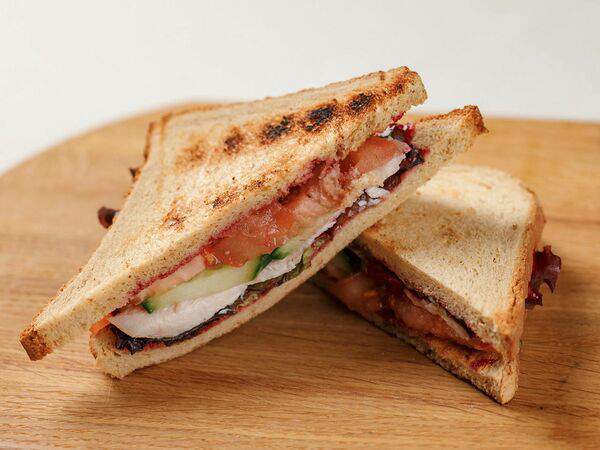 Gost Food - Сэндвич с копченой курой