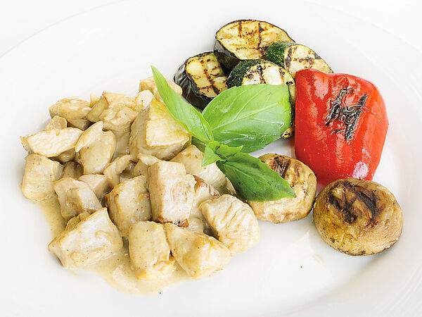 Via Veneto - Куриная грудка с овощами под сырным соусом