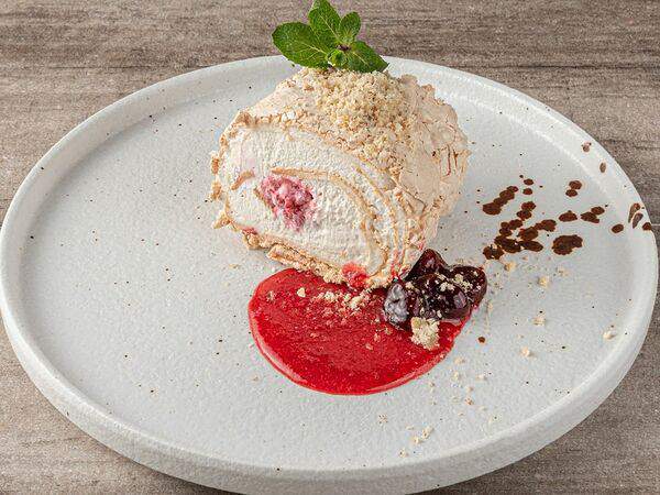 Веранда - Меренговый рулет с малиной