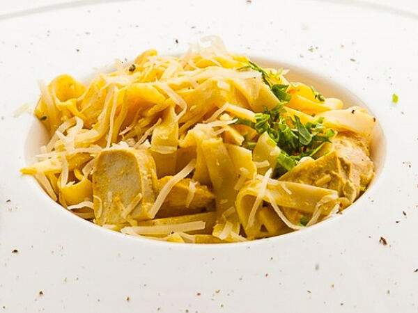Монплезир - Паста с курицей и карри