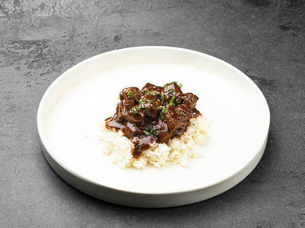 Domo izakaya bar - Говядина в перечном соусе с кокосовым рисом