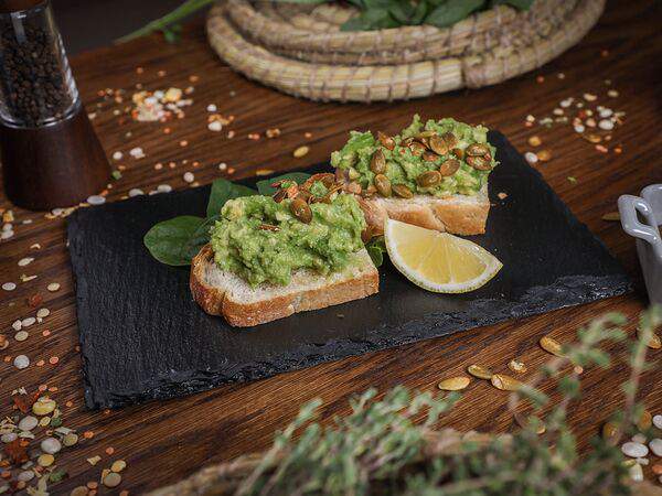 Philosophia Life - Брускетта с авокадо