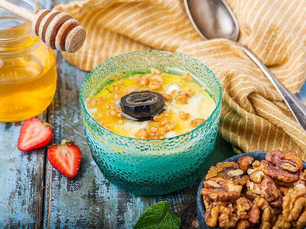 Пряности & Радости - Десерт Мацони с грецким орехом и медом