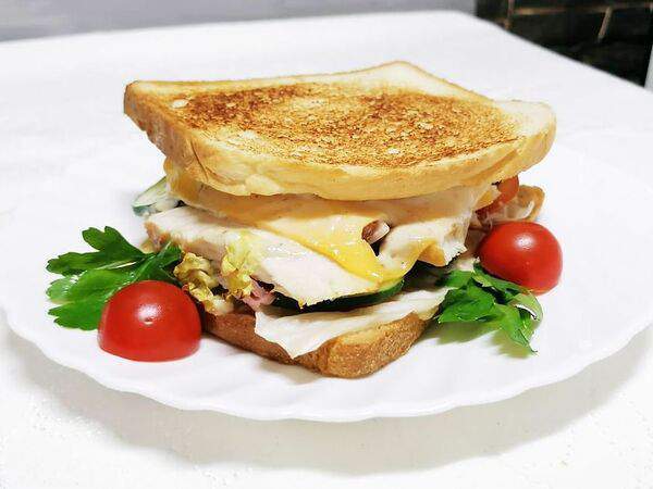 Три правила - Сэндвич с курицей и беконом